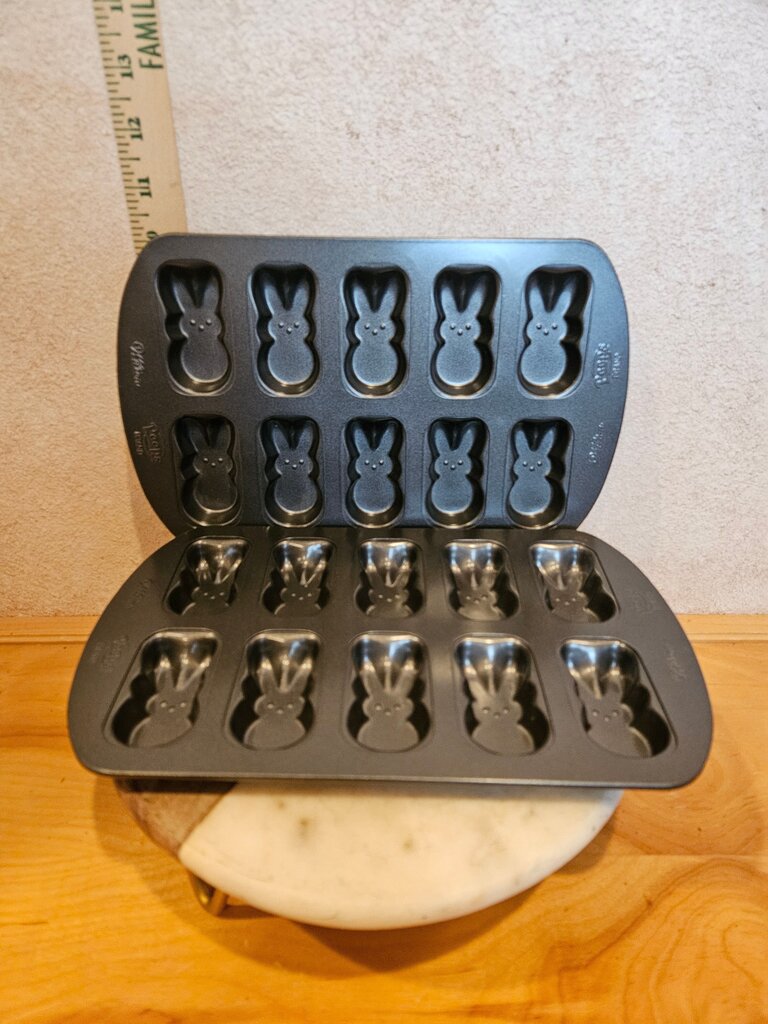 Wilton Peeps Brand Bunny Shaped Cookie Pan with 10 Cavities, Non-stick Bakeware, Baking Supplies