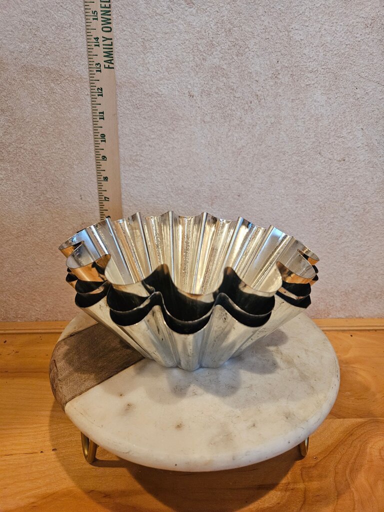 Set 2 metal pans, jello mold, fluted round, made in France, vintage, tin, primitive, farmhouse decor kitchen, pantry, baking, country rustic