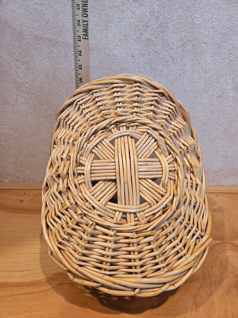 Vintage Gathering Twig Basket Fruit/Flowers/Vegetables flower basket.
