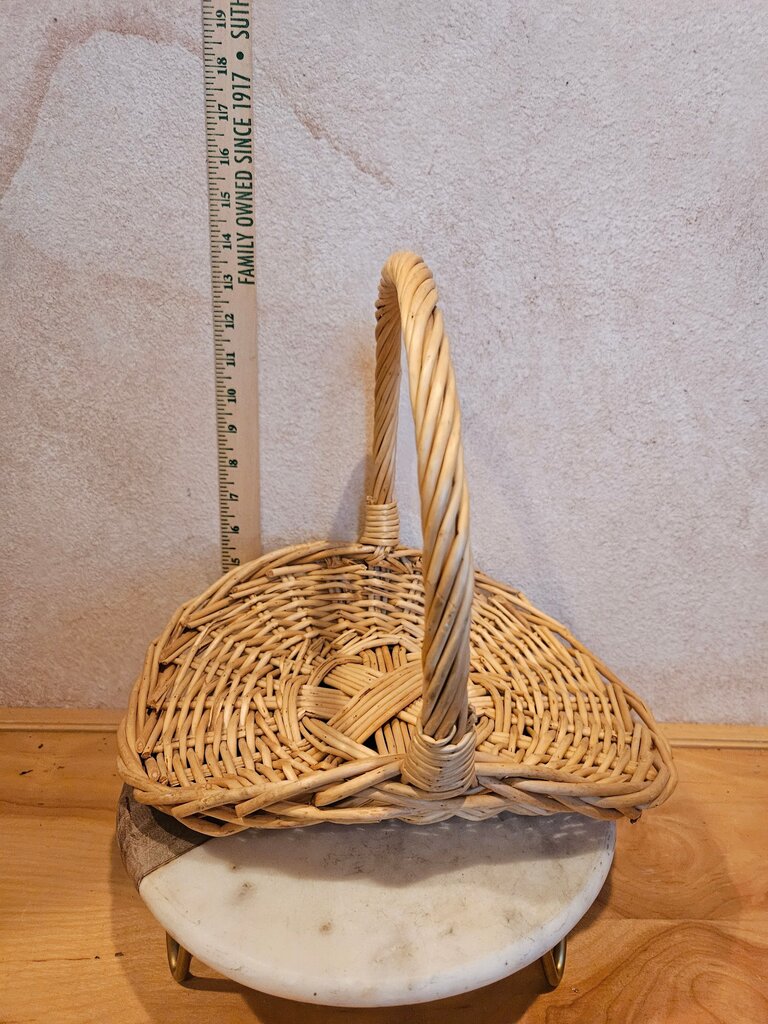 Vintage Gathering Twig Basket Fruit/Flowers/Vegetables flower basket.