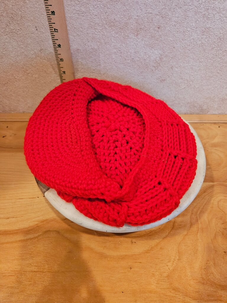 Vintage 1960s Hand Knit Carnaby-style Hat//Bright red Jaunty Knit brimmed 7-Section Mod Women's Hat with Pom Pom on Top/Red 70s Mod Hat