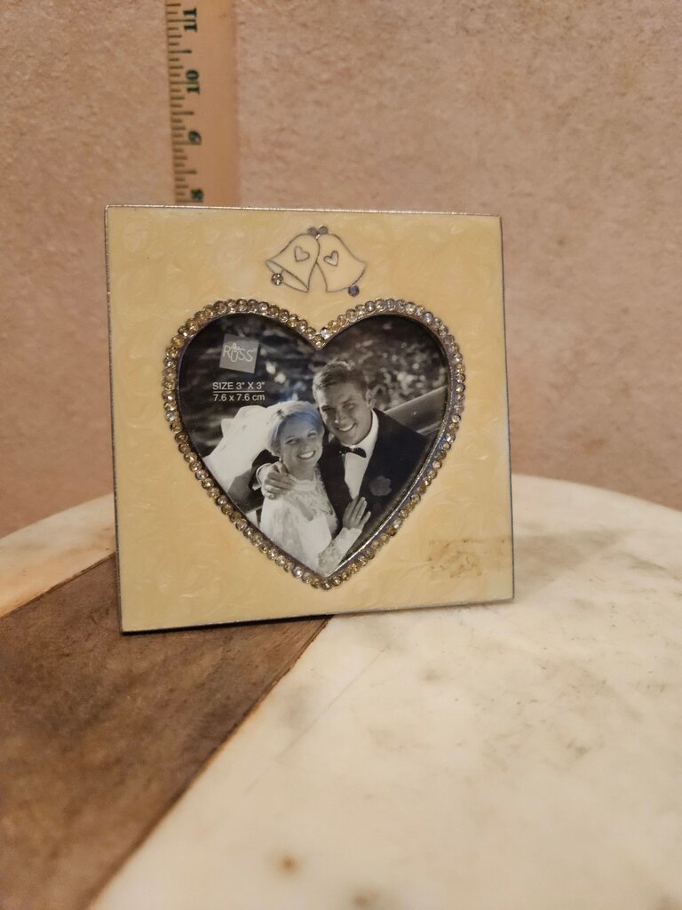 Russ Frame White Lace And Promises Enamel Frame
