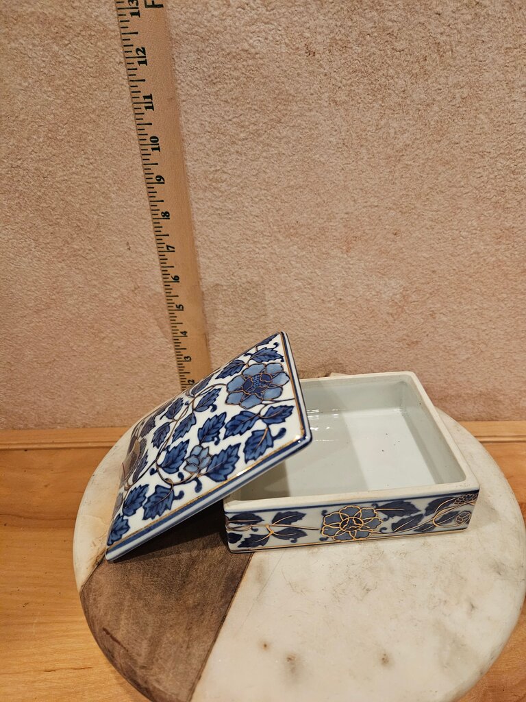 Trinket Box Vintage Blue & White with gold highlights Porcelain w Floral Leaf Oriental Pattern
