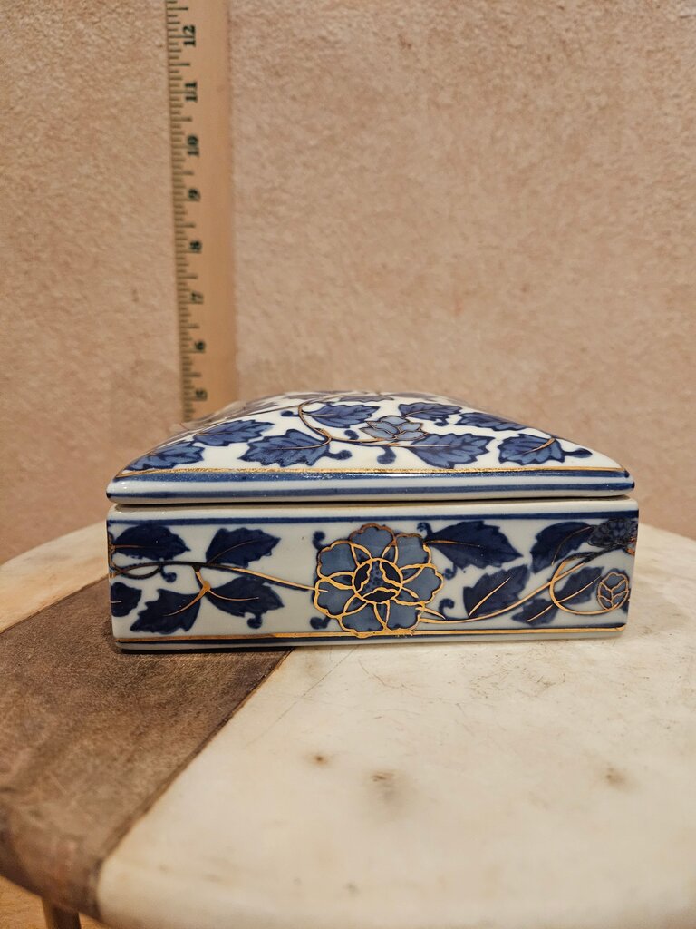 Trinket Box Vintage Blue & White with gold highlights Porcelain w Floral Leaf Oriental Pattern