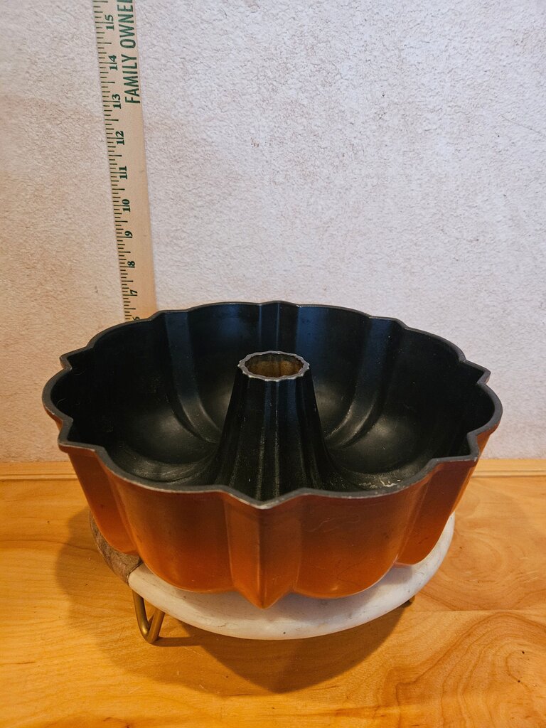 MC Vintage Nordic Ware Tangerine Fluted Cast Aluminum Bundt Pan