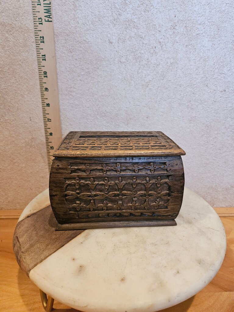 Vintage Carved wooden cigarette box / dispenser carved w flower & leaves Intricate Carvings