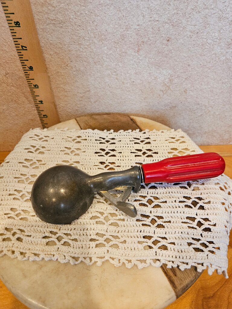 Vintage Ice Cream Scoop w ribbed Cherry Red Plastic Handle