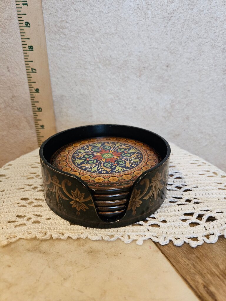 Vintage Lacquer Elaborate Pattern Circle w holder & 5 Coasters