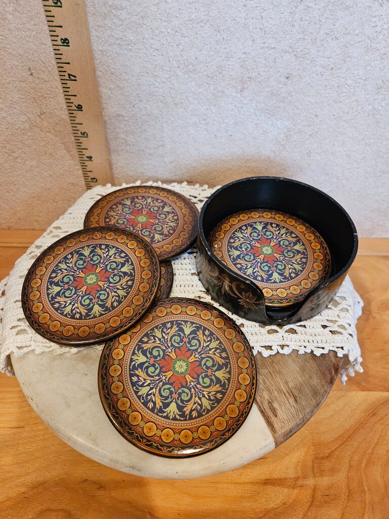 Vintage Lacquer Elaborate Pattern Circle w holder & 5 Coasters