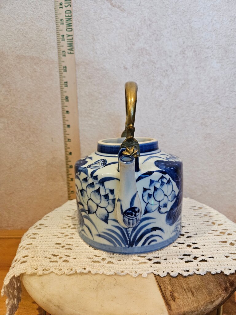 Vintage Oriental Design Hand Painted LOTUS Cobalt Blue & White Teapot Brass handle