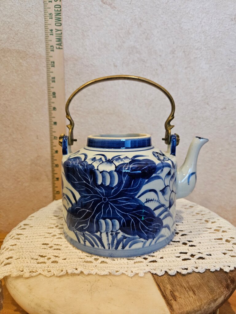 Vintage Oriental Design Hand Painted LOTUS Cobalt Blue & White Teapot Brass handle