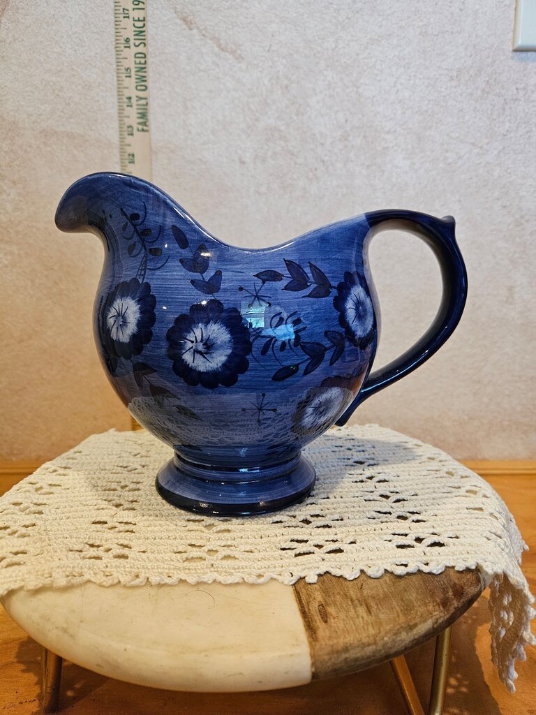 Beautiful Blue And White FTD Floral Vase Pitcher 6 1/4" Tall. Flower Pot