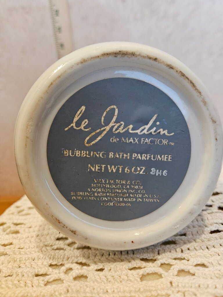 le Jardin de Max Factor Bubbling Bath Parfumee Ceramic Jar w Flowers & Metal Clasp Max factor