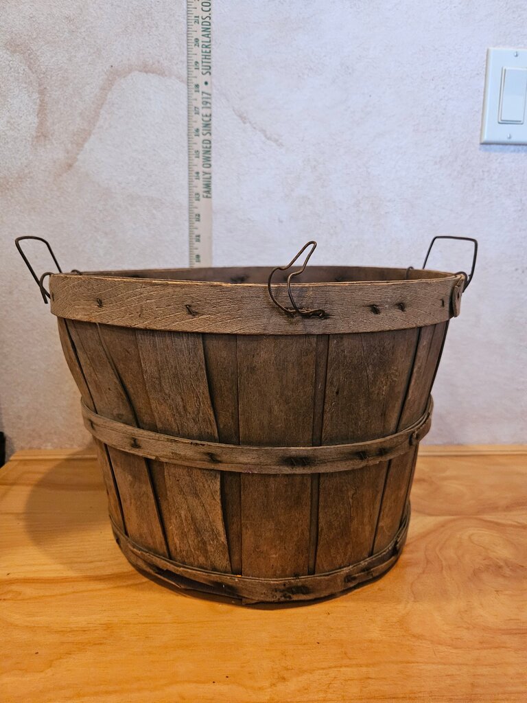 Primitive Rustic Bushel Basket thin slats paper lining 1/2 bushel apples, vegetables