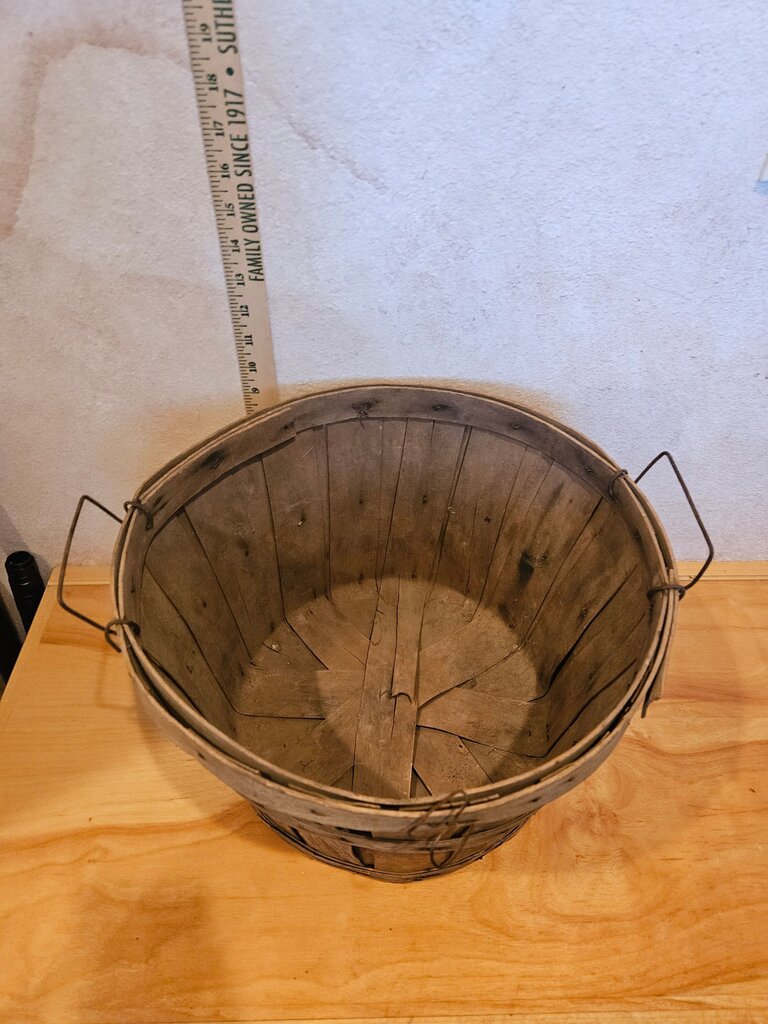 Primitive Rustic Bushel Basket thin slats paper lining 1/2 bushel apples, vegetables