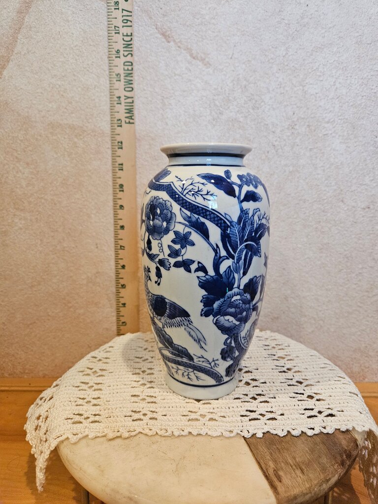 Vintage Chinese Blue & White Toyo Table Vase Japan Peacock