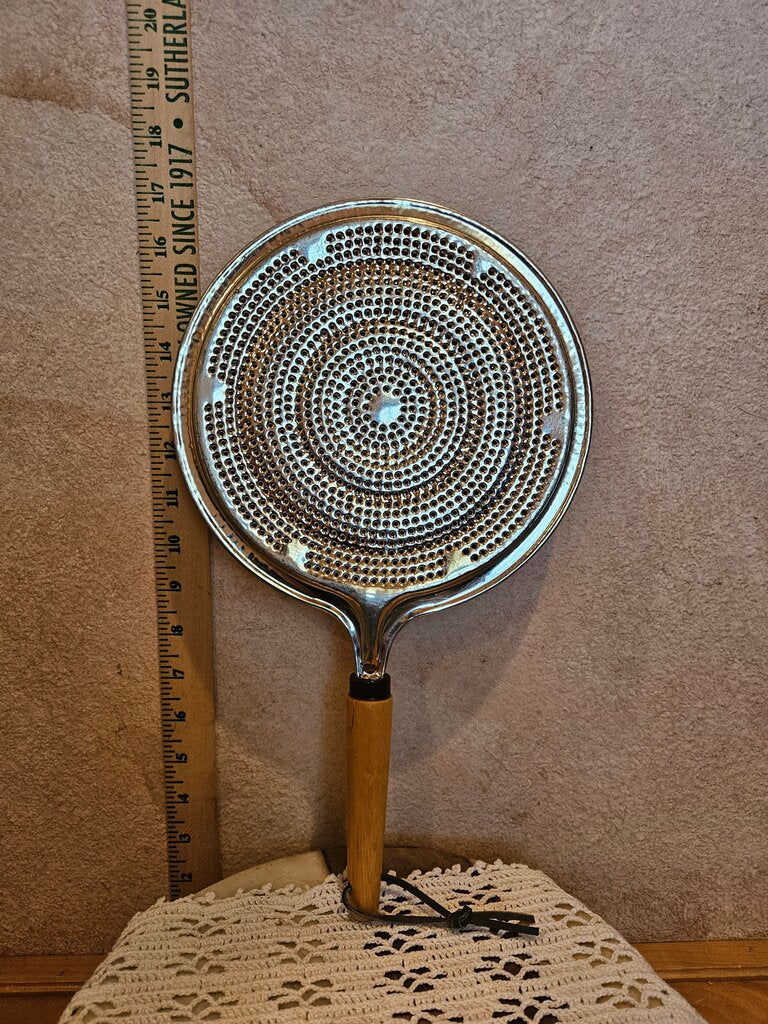 Vintage 8” Wide Metal Heat Diffuser with Wooden Handle – Gas Stove Flame Tamer, Perforated Simmer Plate, Rustic Kitchen Tool