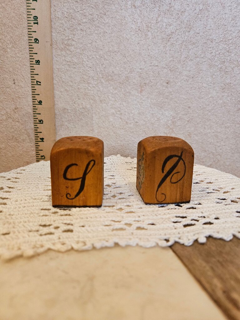 Vintage square box Wooden Salt & Pepper Shakers w Floral Pattern