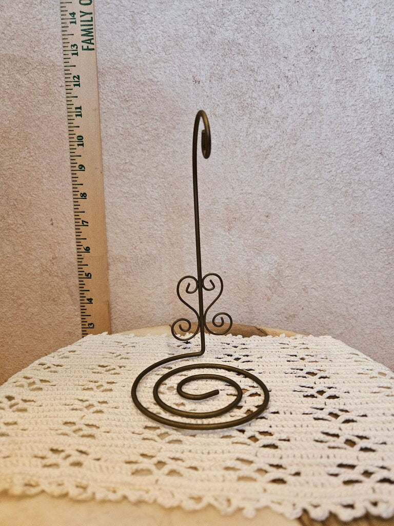 Decorative Classic hanging Ornament Scroll Wire Stand w sweet heart decor