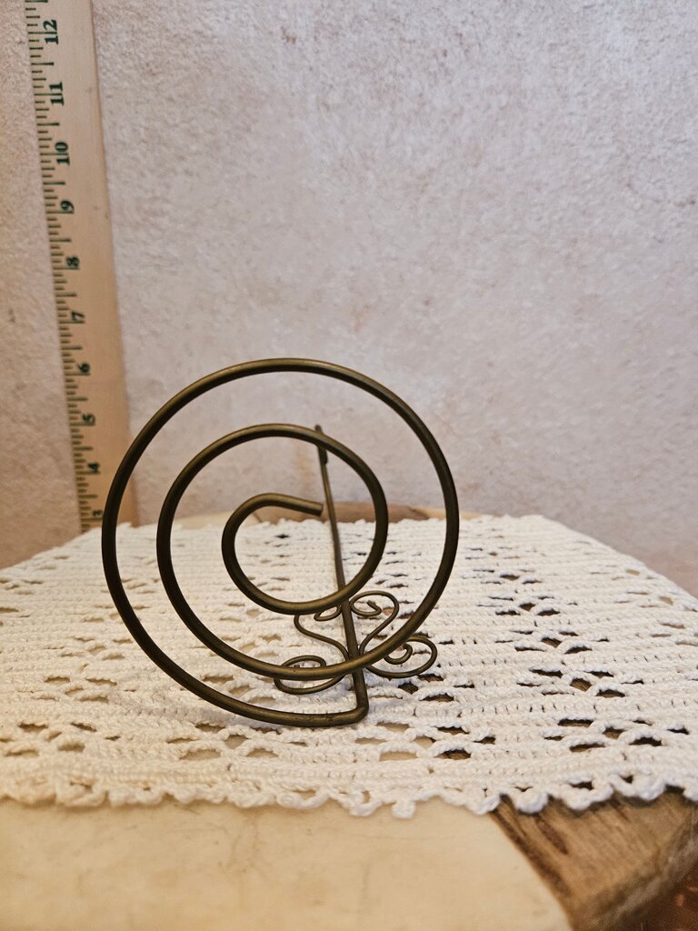 Decorative Classic hanging Ornament Scroll Wire Stand w sweet heart decor