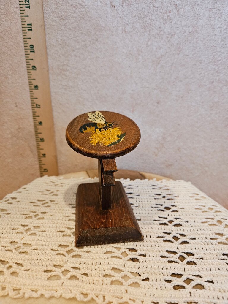Vintage Desk Note Holder W bee scene painted Holds a Note or Recipe Card.