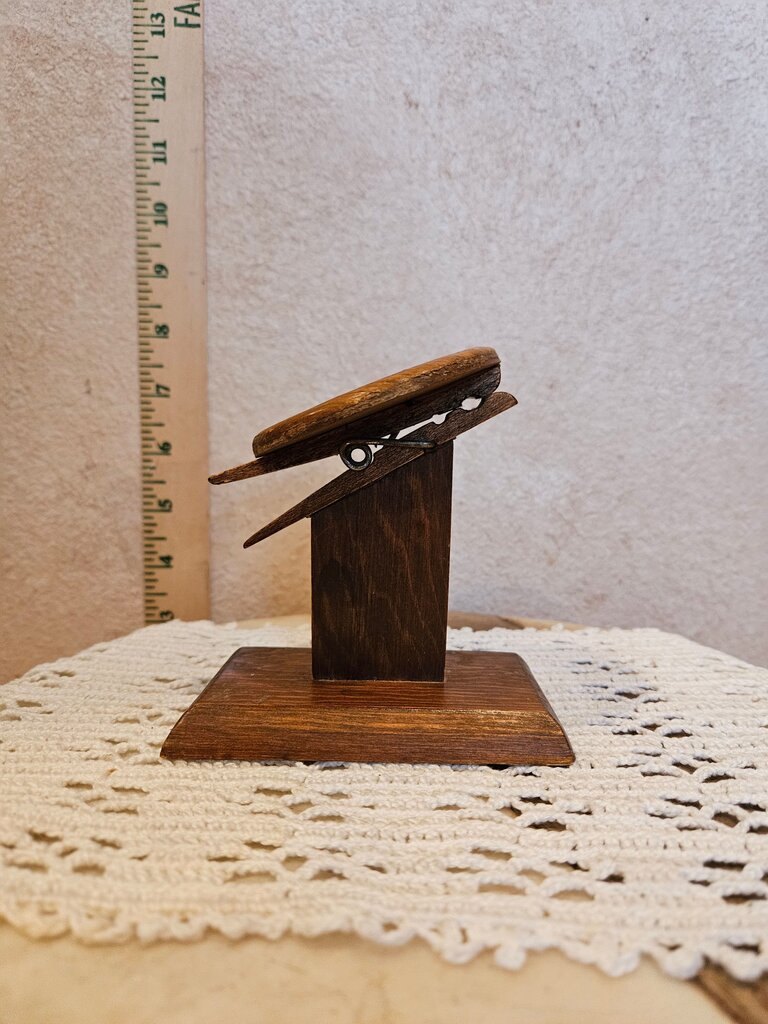 Vintage Desk Note Holder W bee scene painted Holds a Note or Recipe Card.