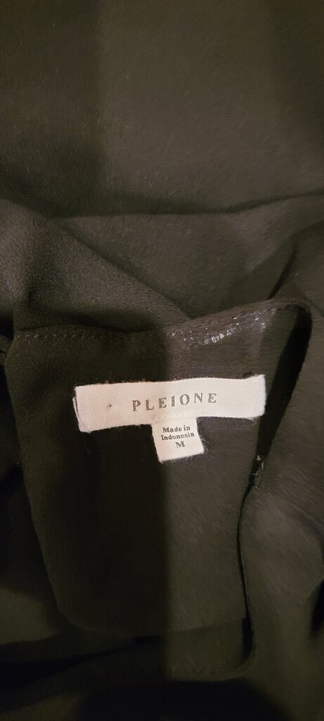 Pleione Black Top
