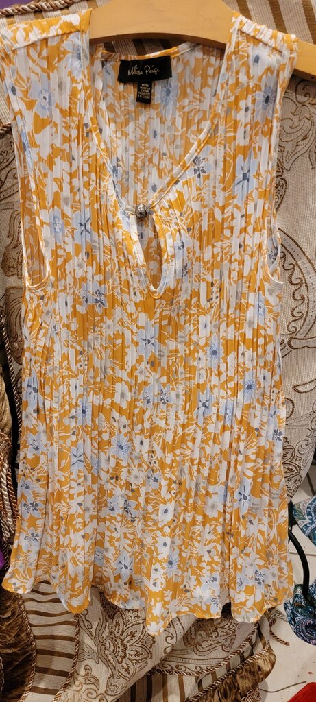 Melissa Paige Floral Pleated Top