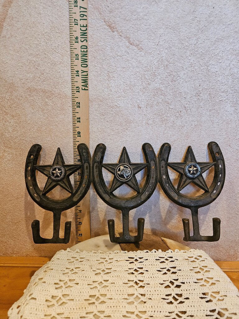 VINTAGE WROUGHT IRON COAT HANGER HORSESHOES