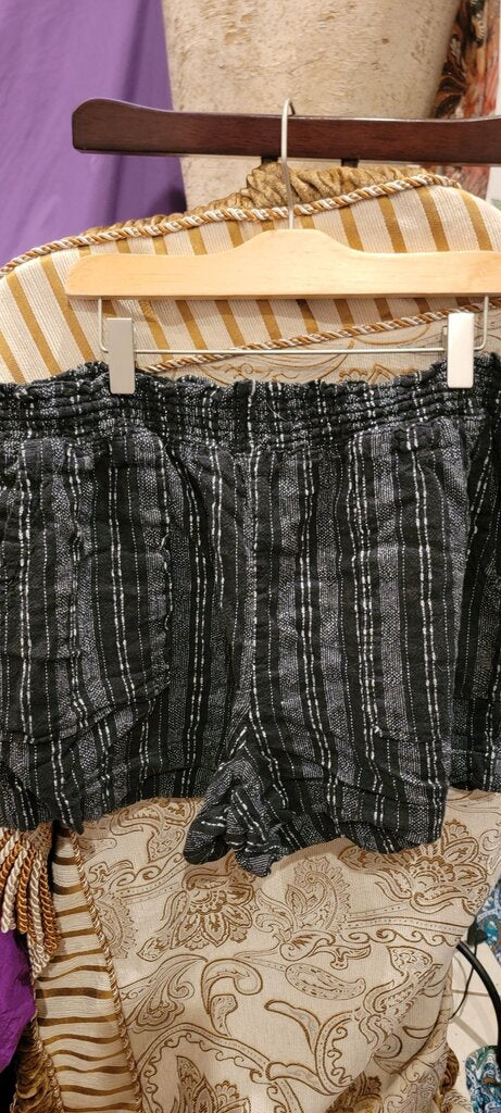 TIME AND TRU Women's Size Large Black and White Striped Shorts