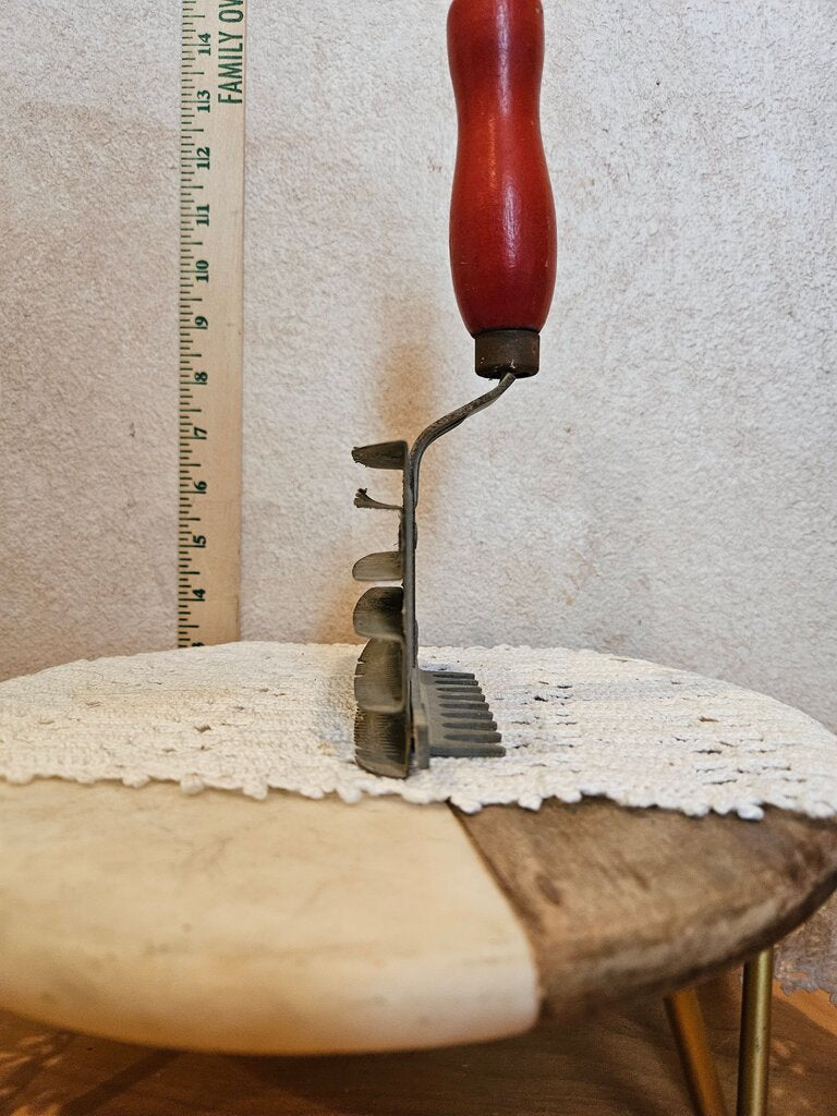 Vintage Red Handled Horse Curry Comb, Red Handled Farm Tools, Horse Grooming Curry Comb