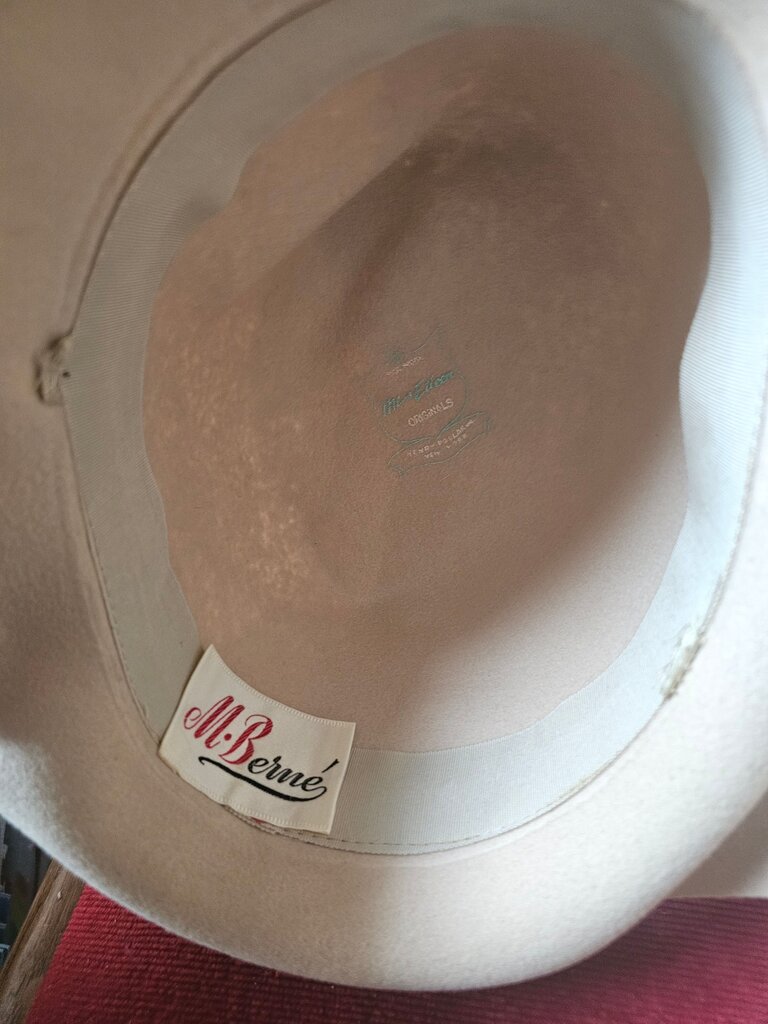 Beige Wool Hat with Bow