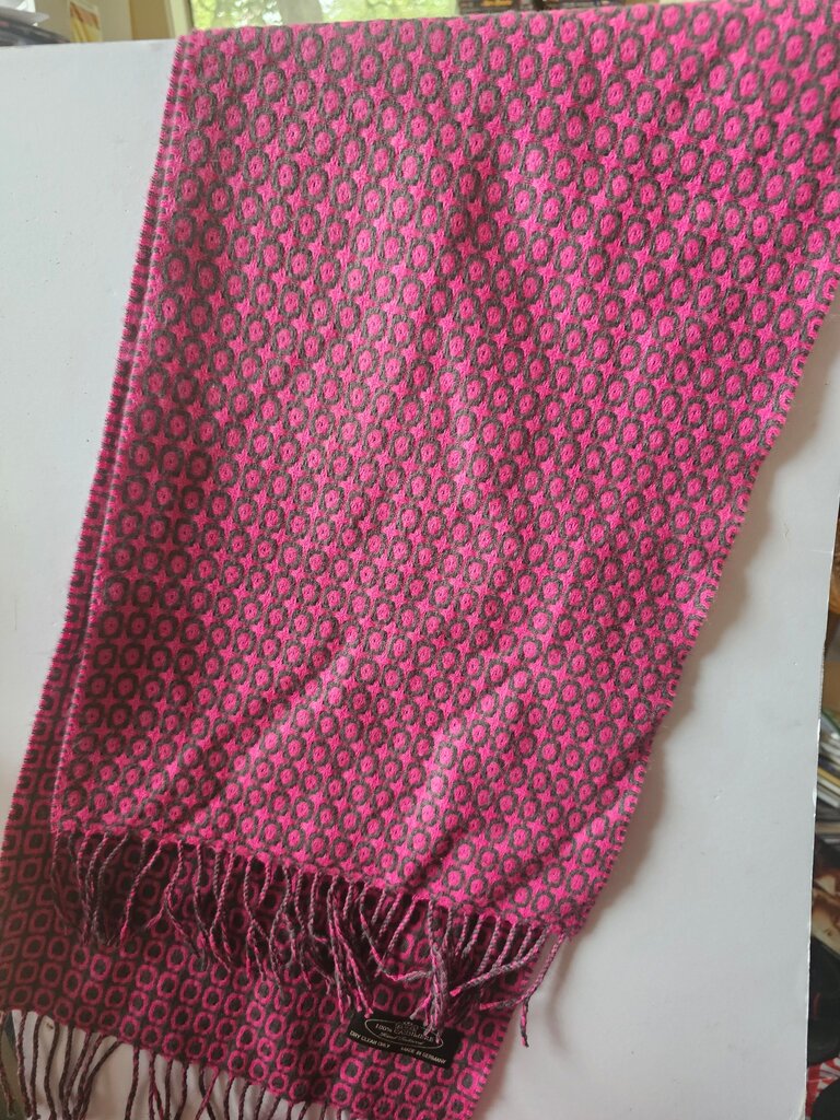 Elegant Pink and Gray Cashmere Scarf