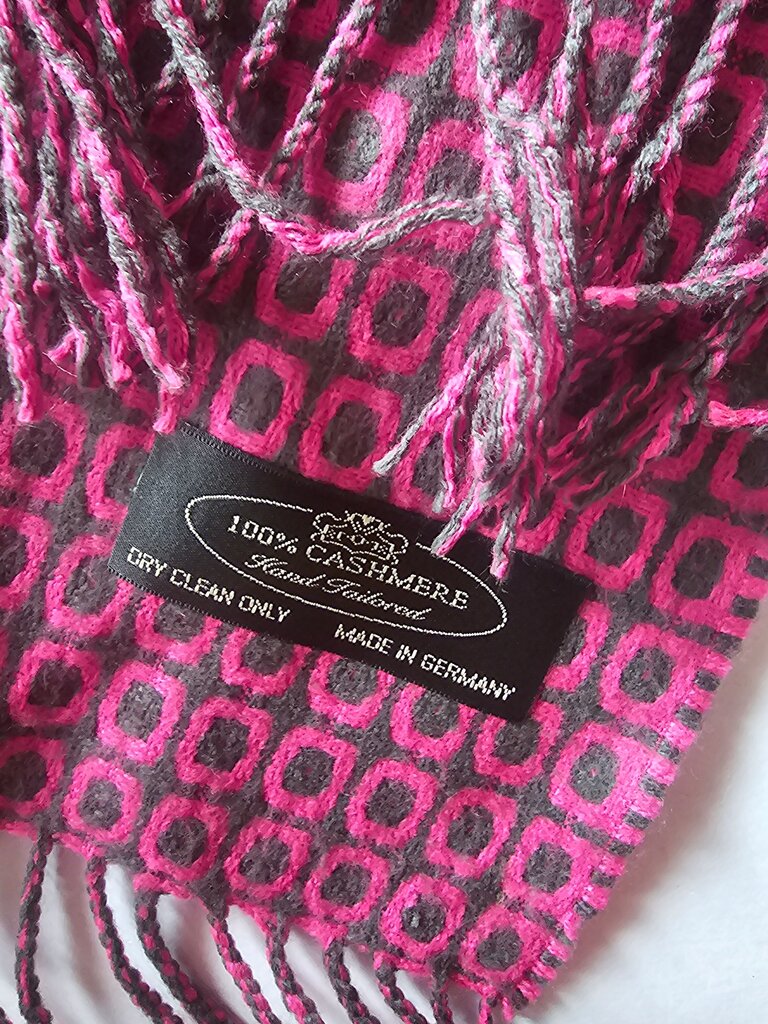 Elegant Pink and Gray Cashmere Scarf