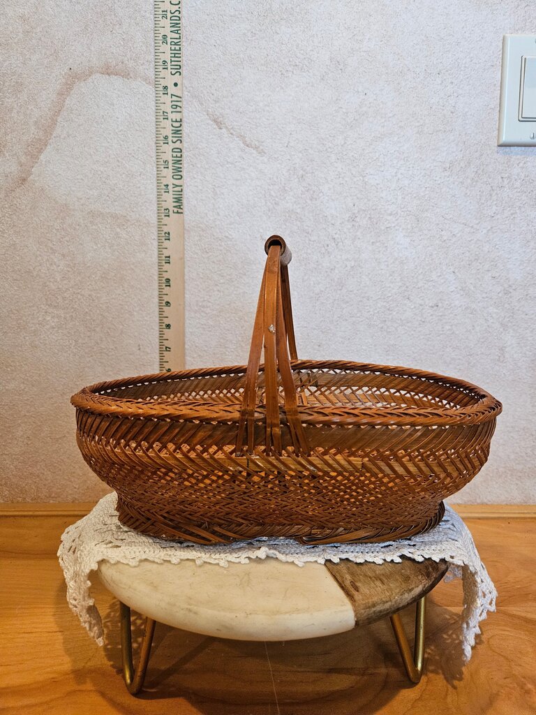Vintage Bamboo Oval Shaped Woven flower girl gathering Basket w/Bamboo Handle
