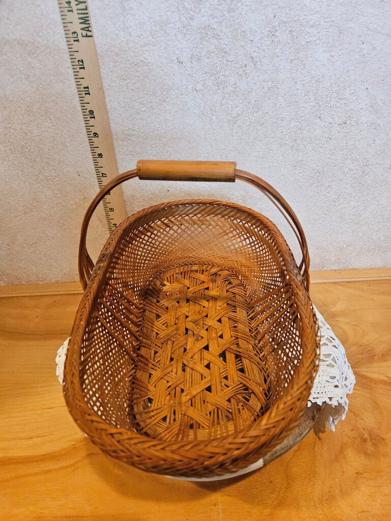 Vintage Bamboo Oval Shaped Woven flower girl gathering Basket w/Bamboo Handle