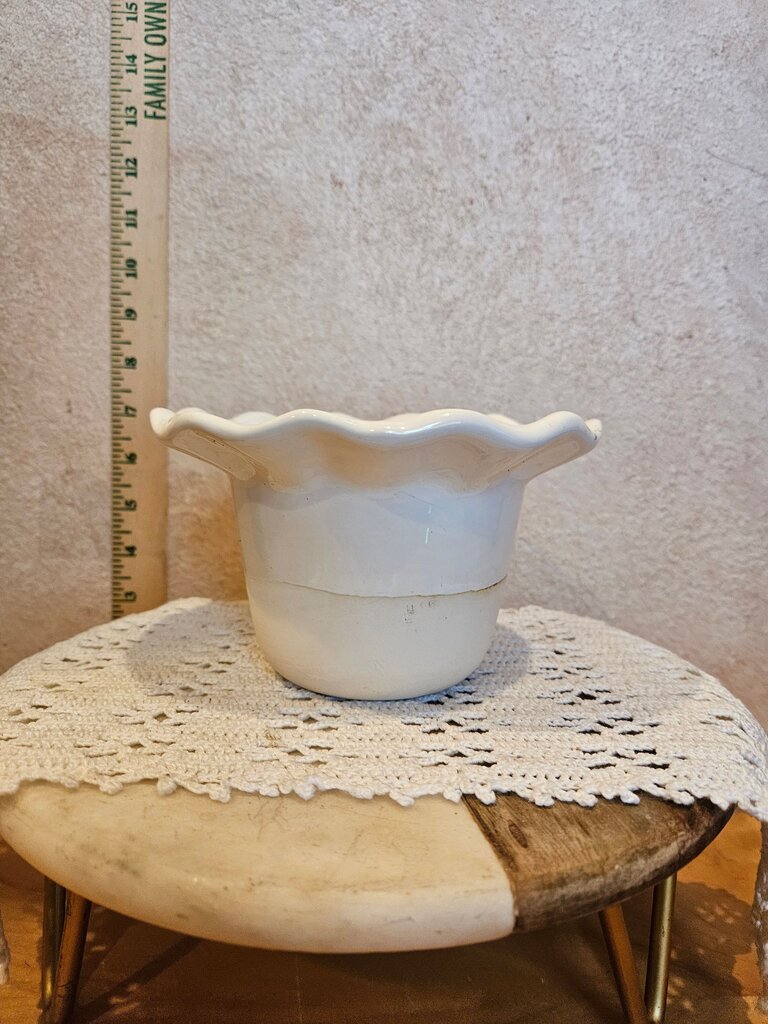 Vintage White Scalloped Ceramic Bowl Ruffle Rim Pot African violet planter