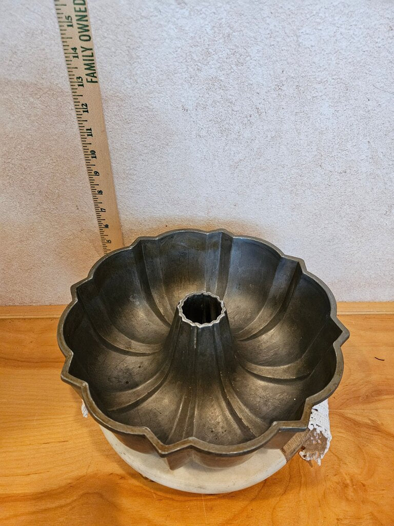 Vintage Cast Aluminum Fluted Bundt Cake Pan Mid Century Northland Aluminum USA