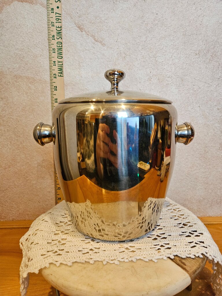 Vintage English champagne wine cooler ice bucket with lid 1980-90's