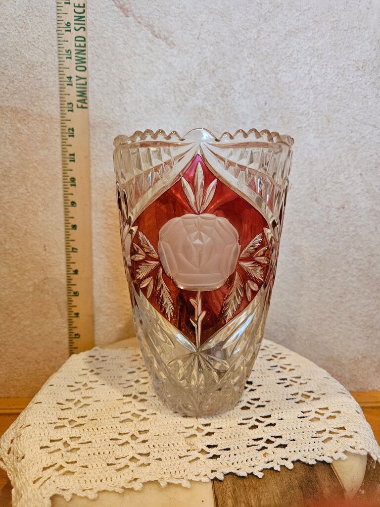 Vintage Rose Motif scalloped edged Anne Hutte Bleikristall Lead Crystal Art Designer Vase