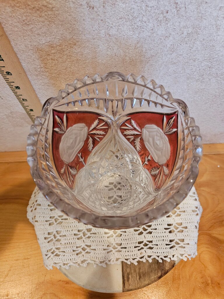 Vintage Rose Motif scalloped edged Anne Hutte Bleikristall Lead Crystal Art Designer Vase