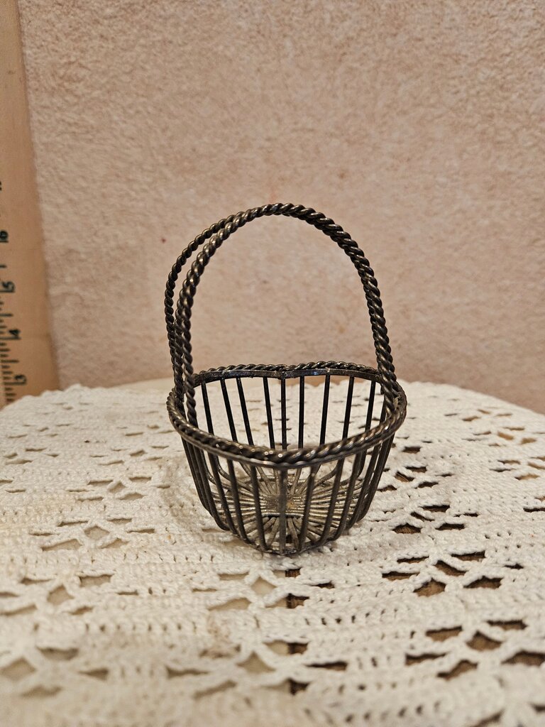 Small Vintage Twisted and woven Wire Unique Heart Shaped Basket hard to find