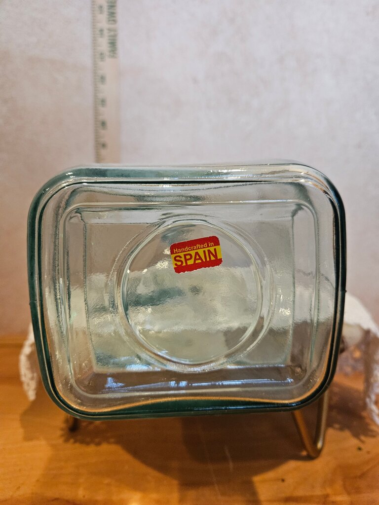 Water Server , Fridge Bottle, Glass, Made in Spain 2 Litres sealable water pitcher