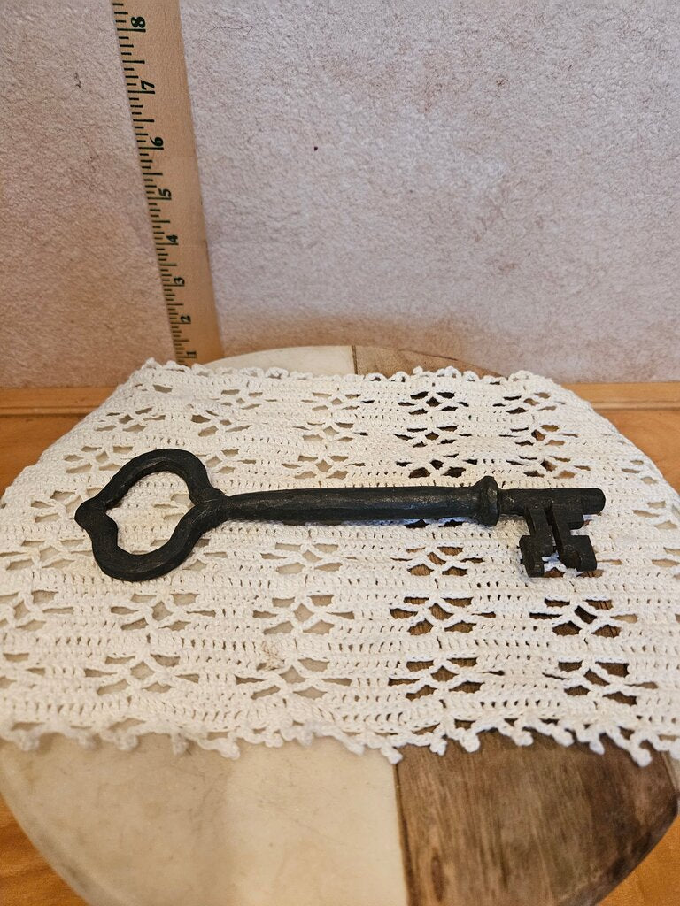 Ornate Style Unique Handle Skeleton Key Decor