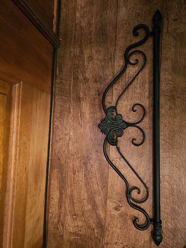 Vintage, Heavy duty, wrought iron style tapestry holder quilt wall rack