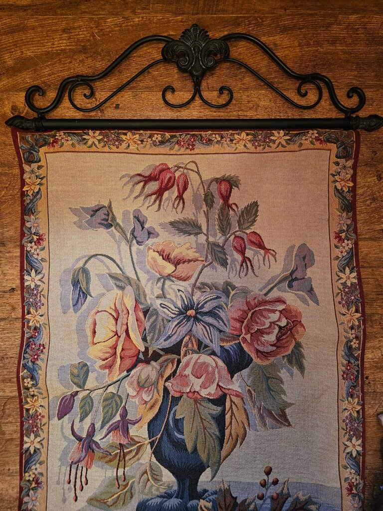 Vintage, Heavy duty, wrought iron style tapestry holder quilt wall rack