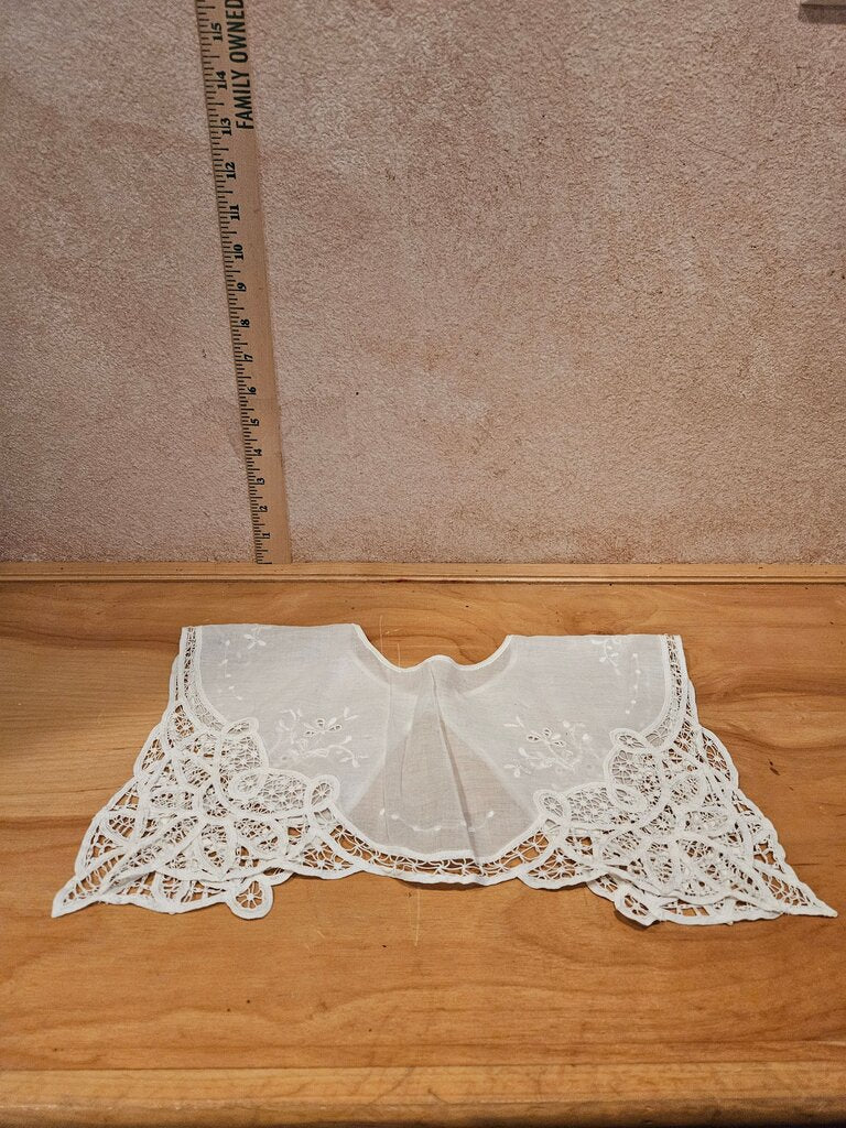 Vintage White Embroidered Lace Collar