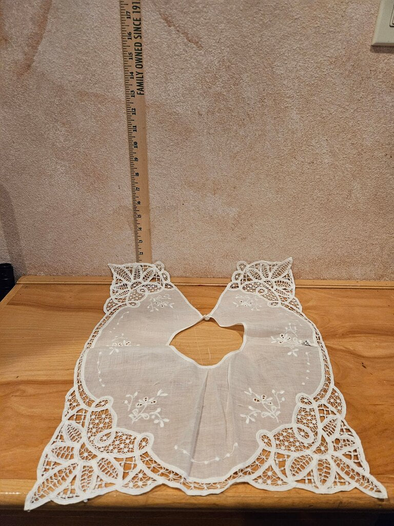 Vintage White Embroidered Lace Collar
