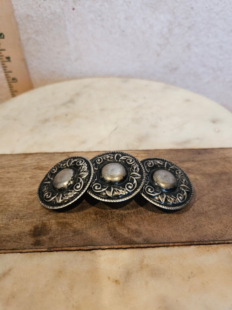 Vintage Western Style Brooch with Ornate Design