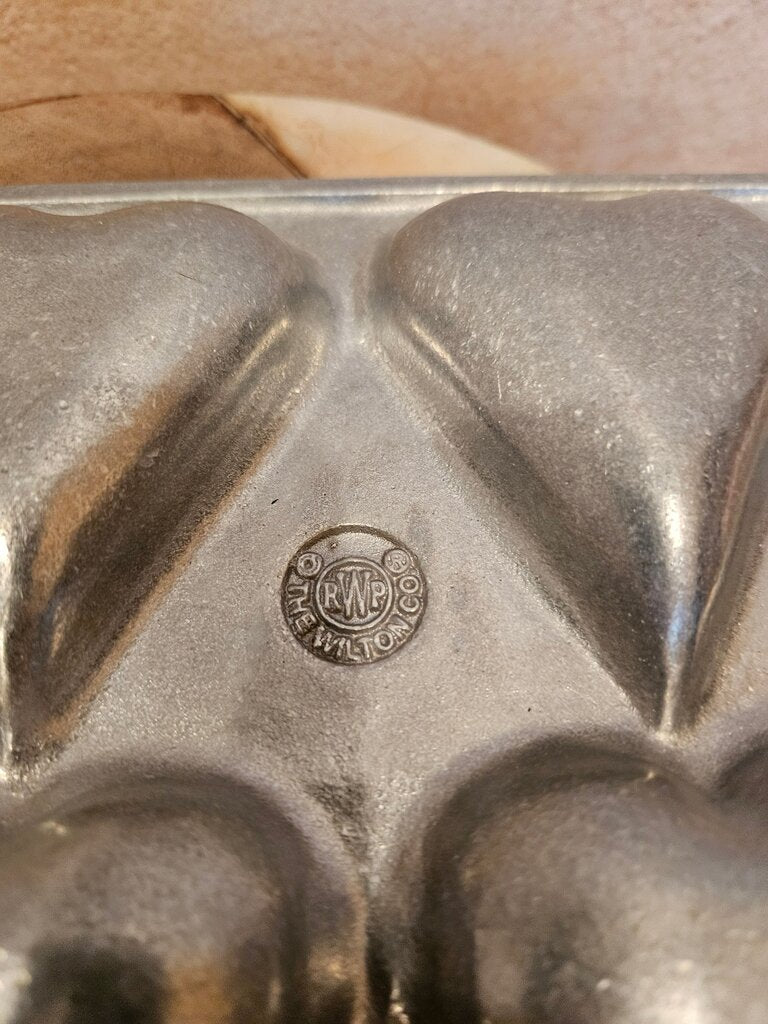 Vintage Wilton Armetale Heart Shape chocolate cake valentines love Mold Pan for 6 pieces